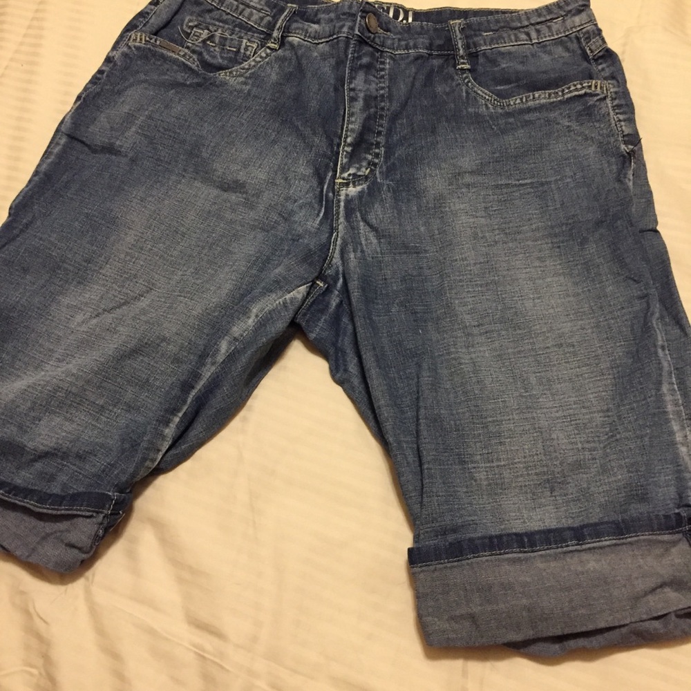 Short - Picture 4 of 5